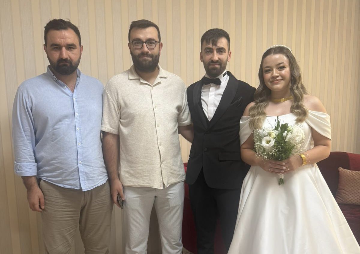 Genç çiftimize bir ömür boyu mutluluklar dileriz