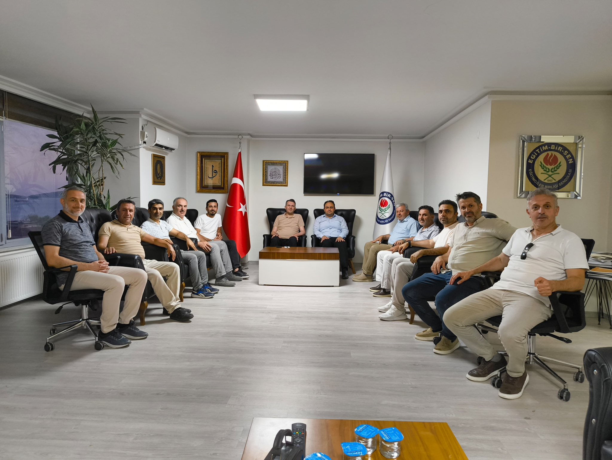 İlçe Başkanımız Sn. Ayhan Üşdi, Eğitim Bir-Sen Kartal 4 No’lu Şubeyi Ziyaret etti