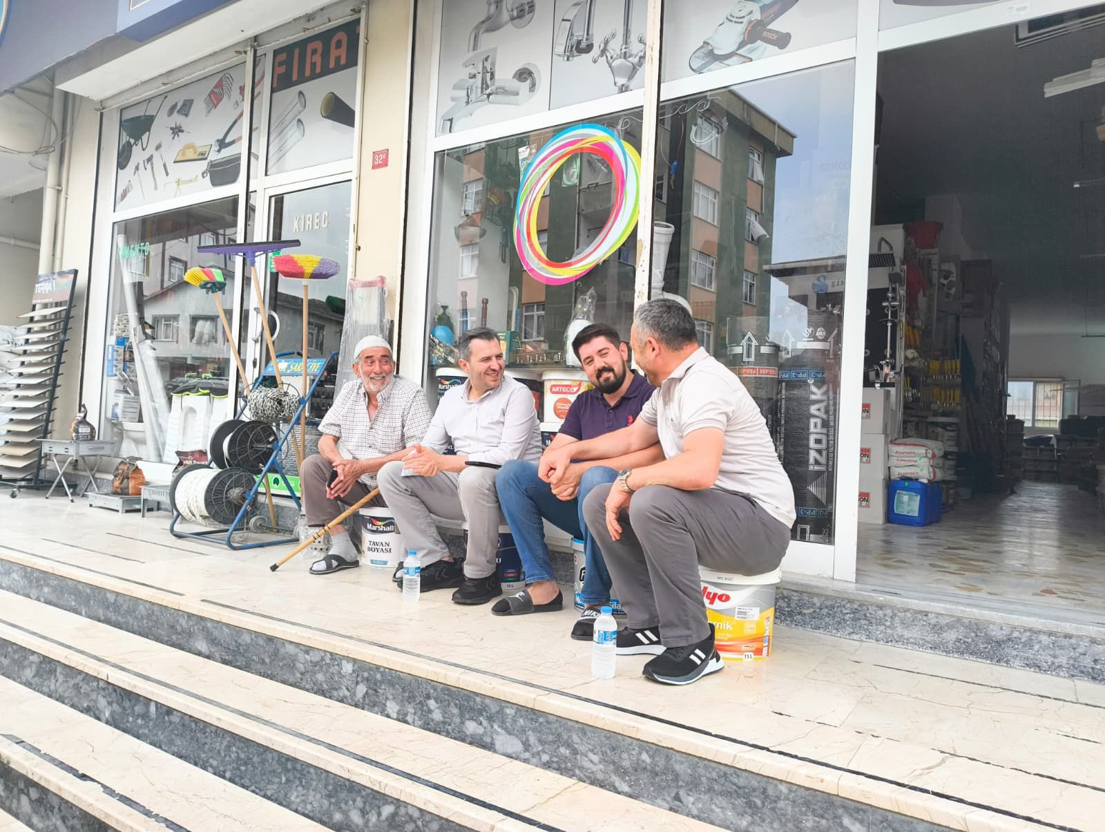 İlçe Başkanımız Sn. Ayhan Üşdi, mahalle esnaflarımızdan Sn. Cihat Arslan’ı ziyaret etti